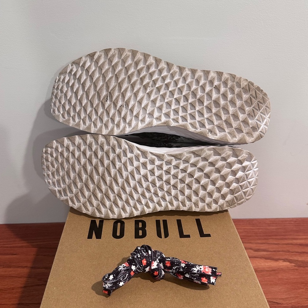 NOBULL Translucent Allday Ripstop Runner EUC - Picture 9 of 11